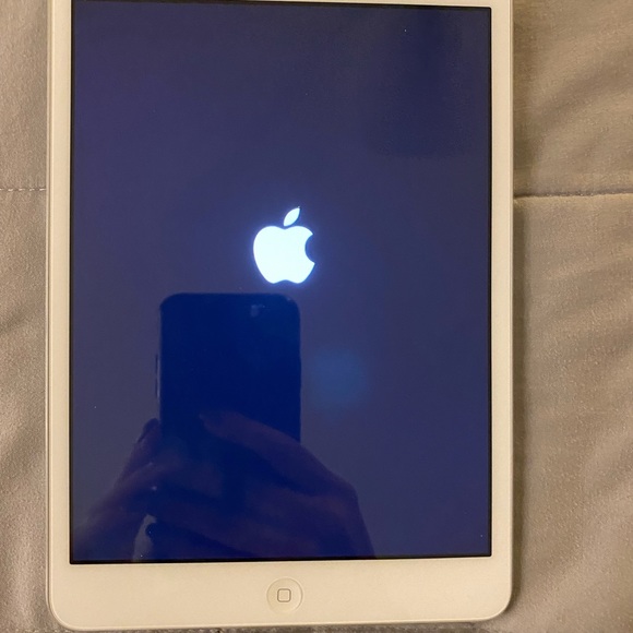 iPad Mini 1st generation - Picture 3 of 3